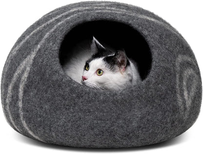 Stylish Dark Grey Cat Cave – Handcrafted Merino Wool Bed for Indoor Cats, Perfectly Cozy and Eco-Friendly