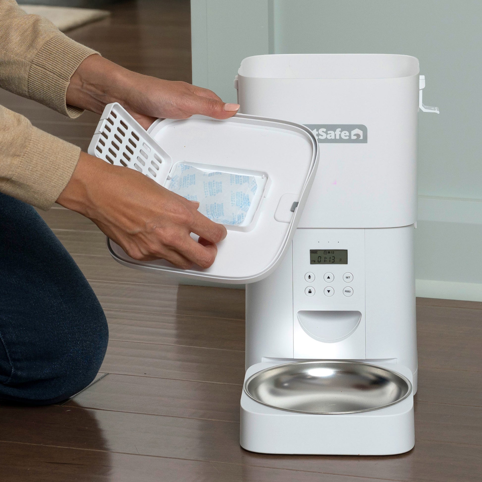Revolutionize Mealtime with the PetSafe Flexfeed Automatic Pet Feeder Bundle - Perfect for Your Feline Friend!